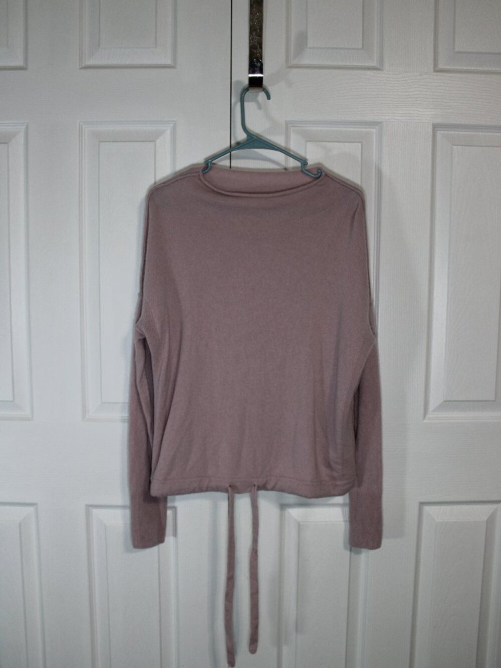 Athleta 100% Cashmere Long Sleeve Drawstring Waist Pullover Shirt